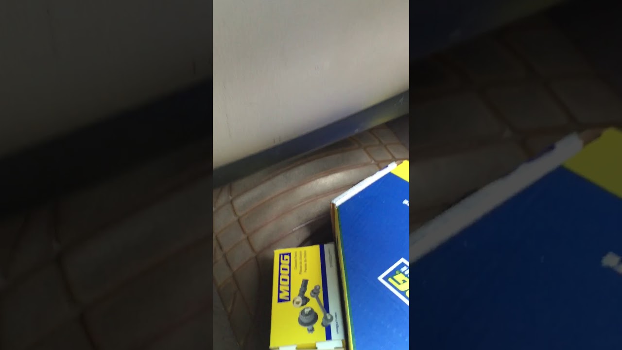 2000 Ford Expedition 2WD/Rear Wheel Drive Popping/Clunking/Banging/Tapping Sound Under the Floor