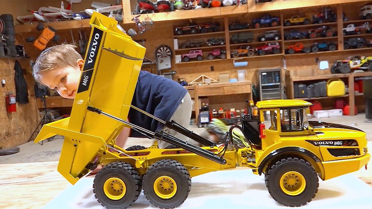 Father & Son UNBOX a NEW VOLVO A40G Articulating Dump / Rock Truck 2019 | RC ADVENTURES