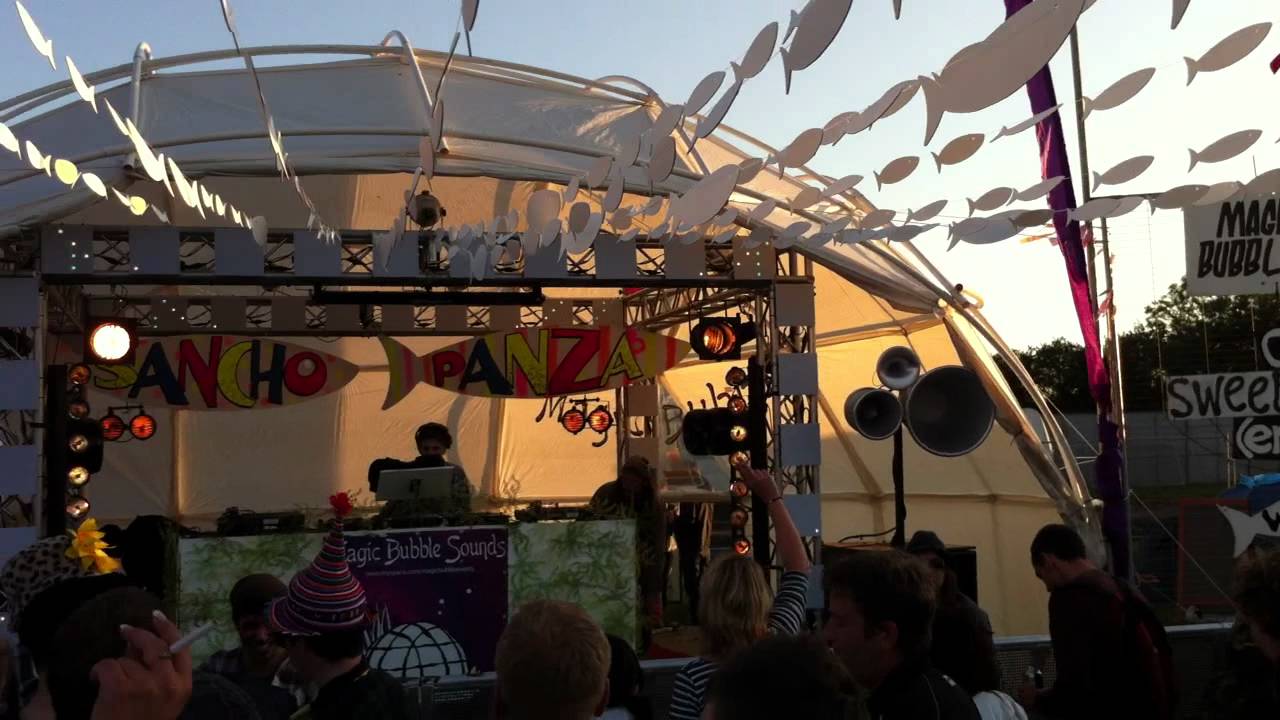 Digs And Woosh - Glastonbury 2011 (3)