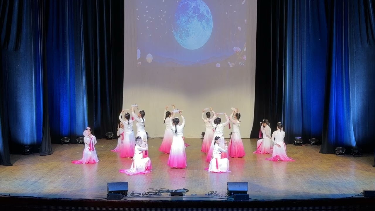 Peach Blossom under the Moon
