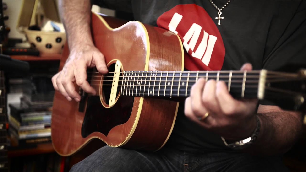 Robbie McIntosh plays I Saw Three Ships on acoustic guitar, Christmas 2013