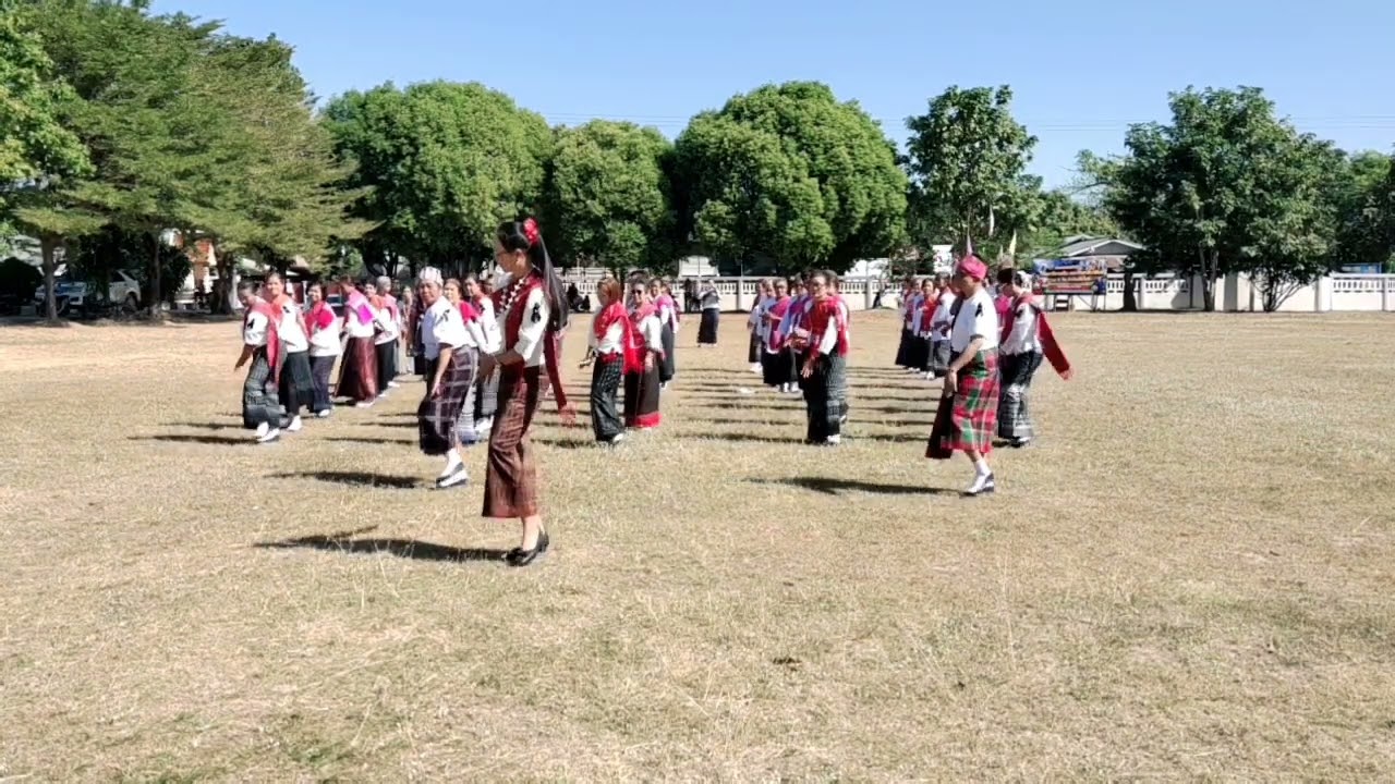 รำร่วมบุญของโรงเรียนผู้สูงอายุตำบลสระนกแก้ว อำเภอโพนทอง  จังหวัดร้อยเอ็ด
