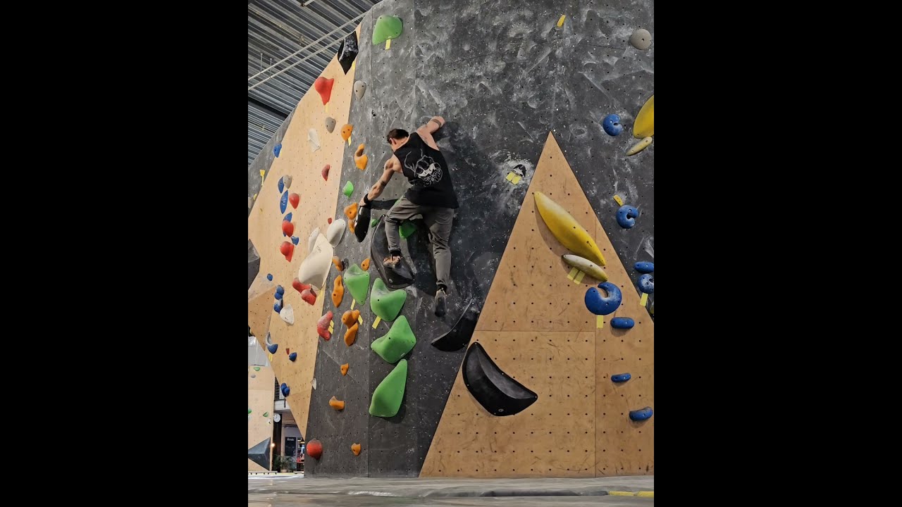 eddy.oduber bouldering @ Revolt Climbing