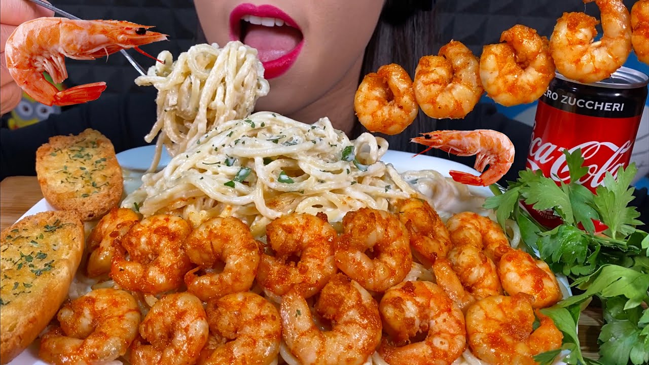 ASMR CREAMY SPAGHETTI ALFREDO, SHRIMP, GARLIC BREAD 먹방 MUKBANG MASSIVE Eating sounds