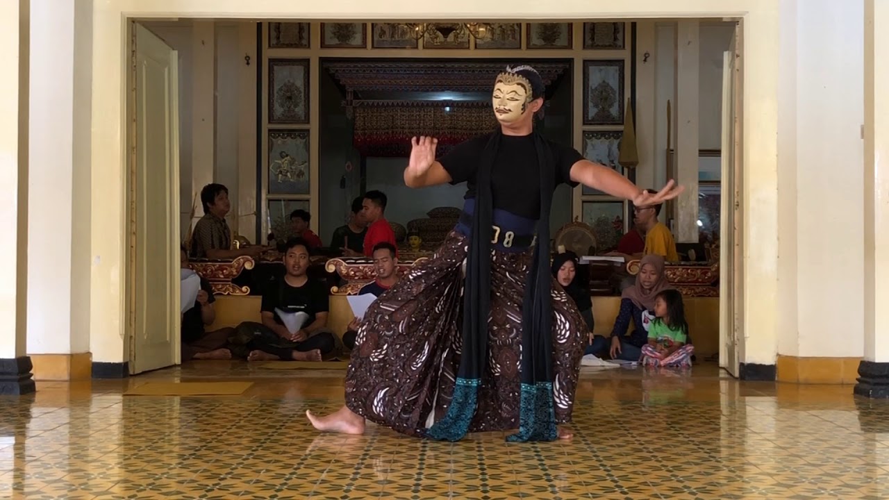 Javanese classical dance | Klana Topeng Alus Gunungsari