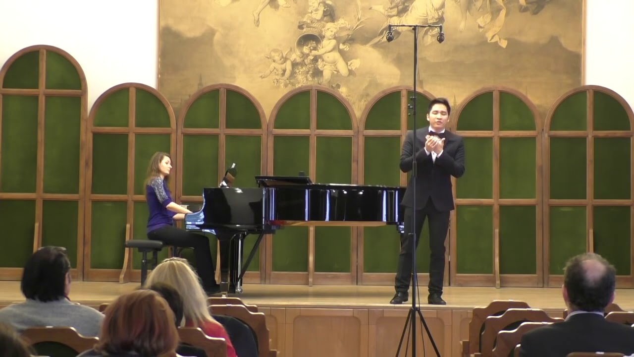 Bartók Béla  Elindultam szép hazámból magyar népdal  Ninh Long 2015
