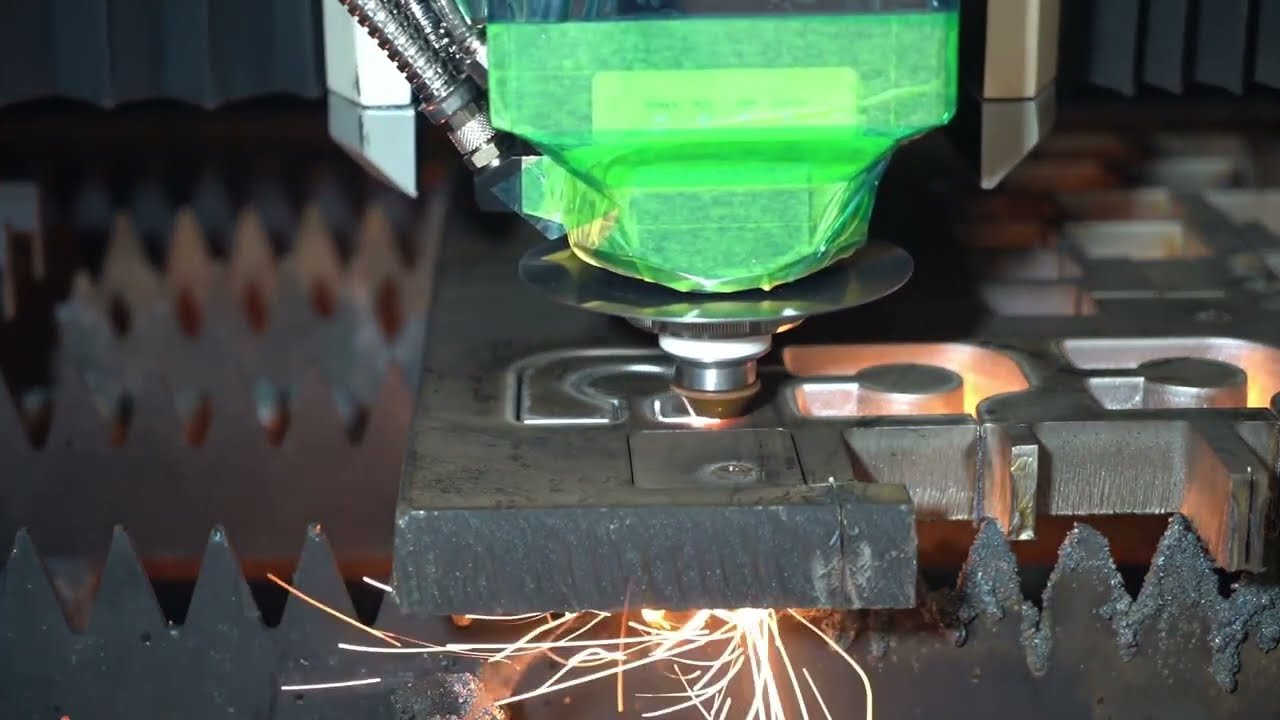 Станок OREE LASER режет нержавеющую сталь толщиной 35 мм