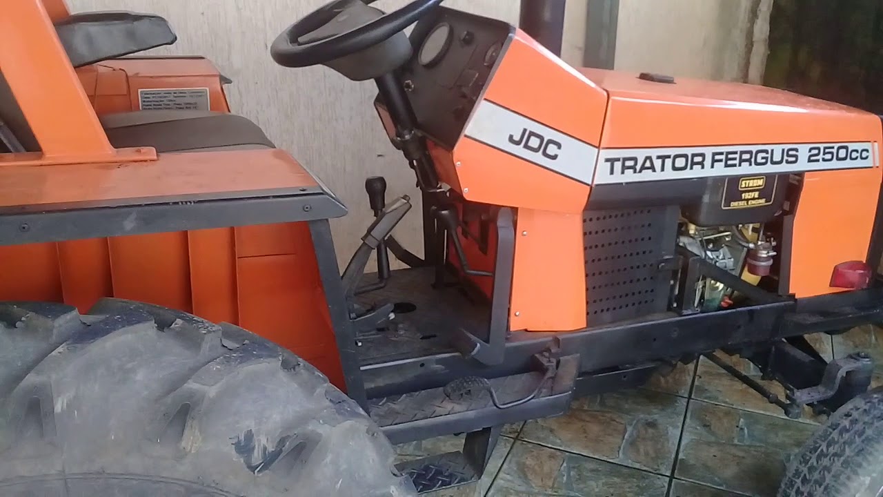Trator caseiro. agora com motor a diesel 18 HP construído por João de Deus Castelano