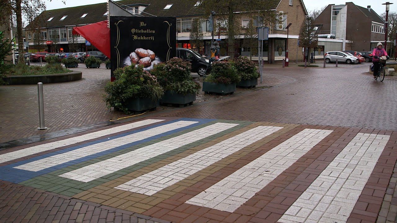 Twee mannen vernielen regenboogzebrapad in Rockanje