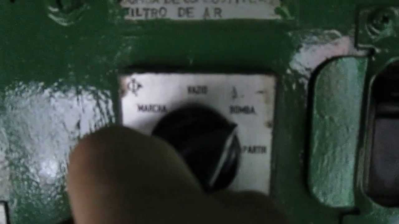 Dando partida no Motor Disel,Locomotiva U 20,numero 7814,oficina de vagões de zro,rio claro!