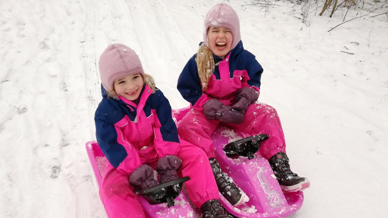 På kælkebakken allesammen❄️😀👏