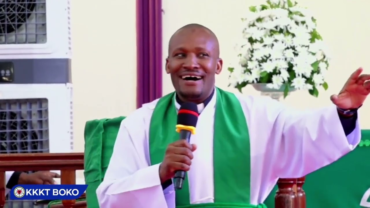 MCHUNGAJI  KATUKUMBUSHA HABARI YA ZAKAYO KWANJIA YA WIMBO