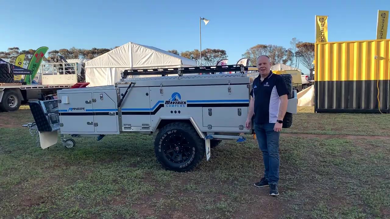 Установка основной палатки на прицепе-кемпере Maverick Campers Off Road Ranger Forward Fold