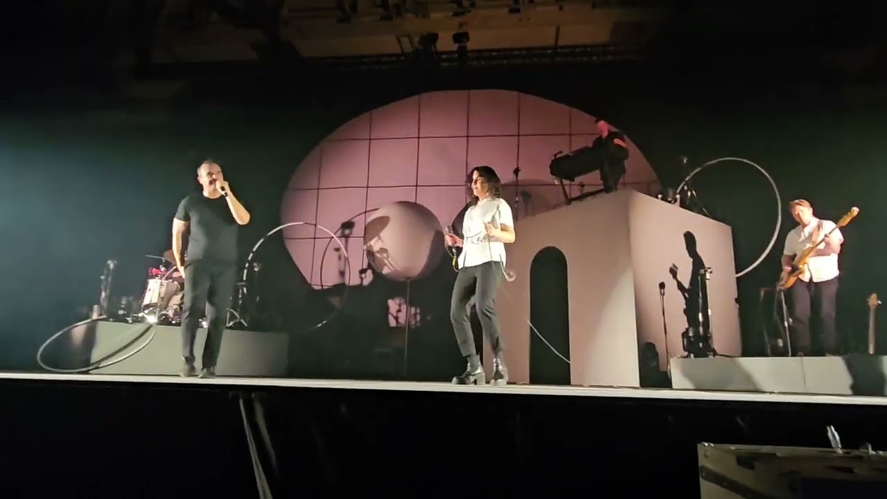 Future Islands featuring JOON: Shadows - Annexet, Stockholm 240517