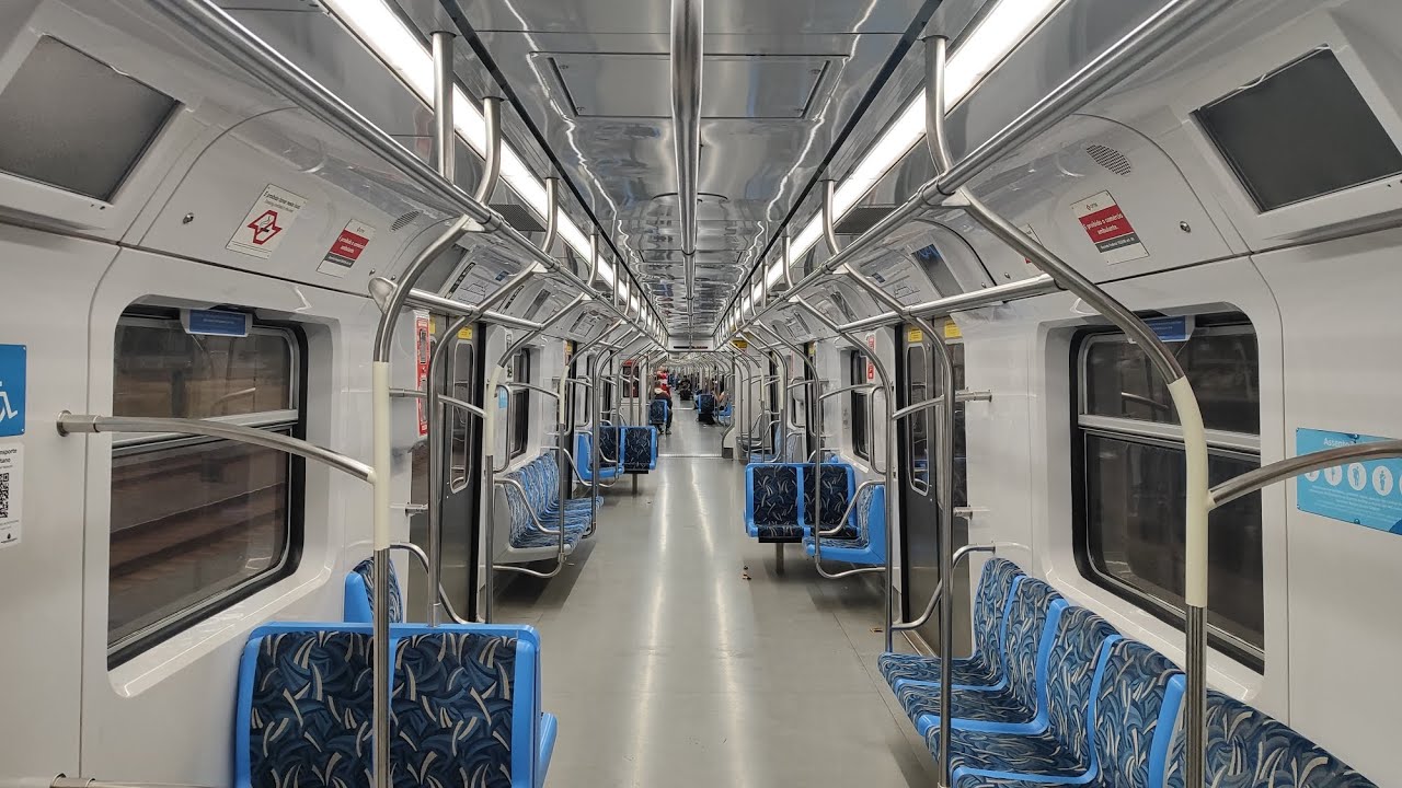 CPTM H596 (Série 8500) na linha 11 – Coral (Visão interna do salão).