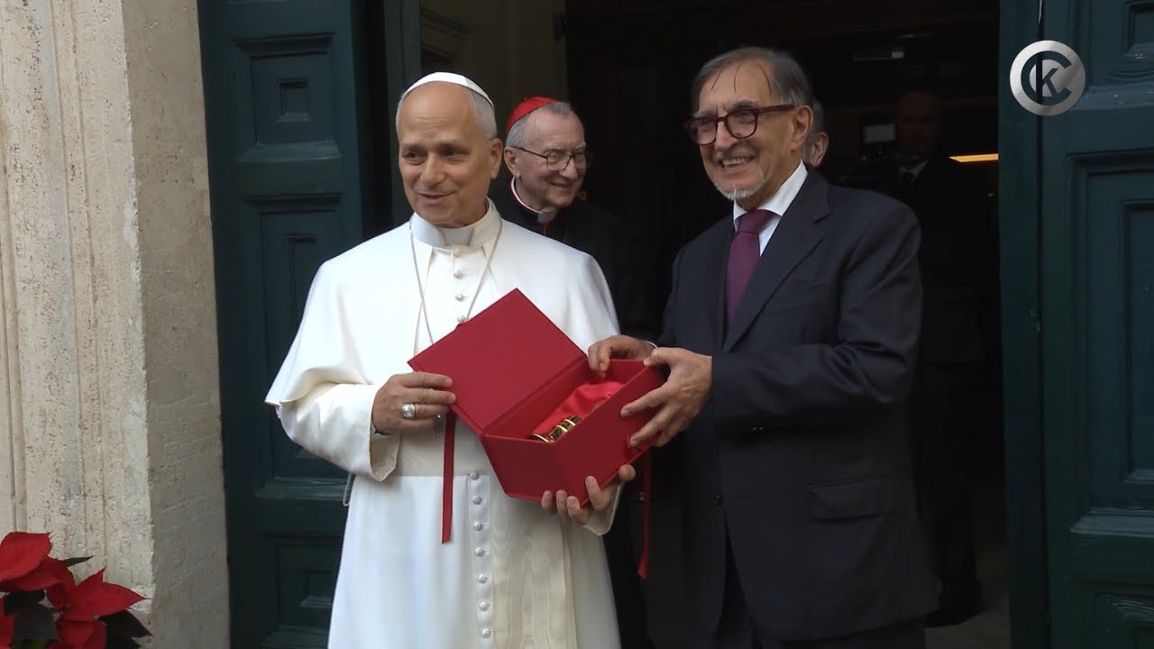 Papa Leone XIV alla Biblioteca del Senato: Visita la mostra sulla Bibbia di Borso d’Este