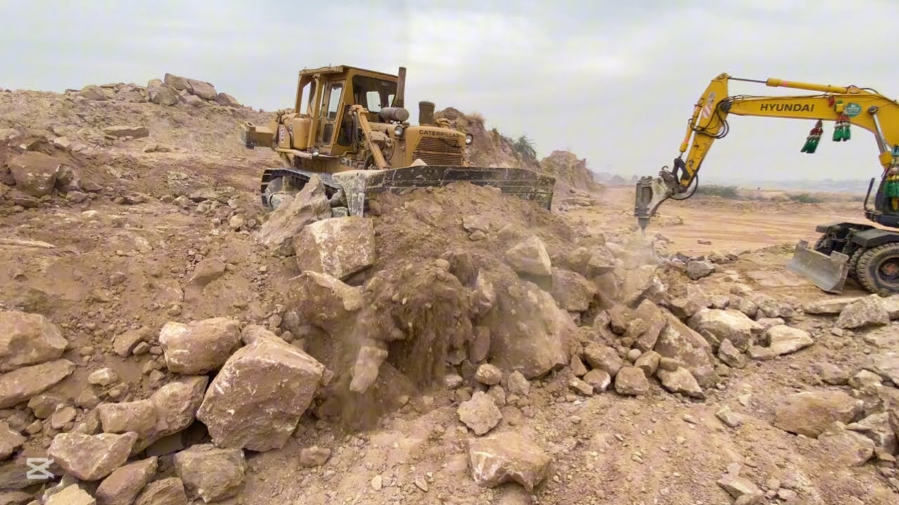 Excellent!! CAT D8K Bulldozer Pushing Hard  (#bulldozer #dozer)