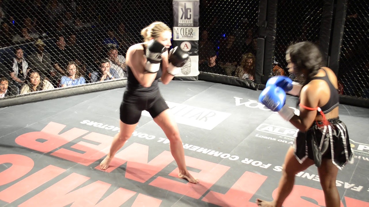 Blue Corner 4 8 2016 13 Chantel Coates vs Jessika Brown