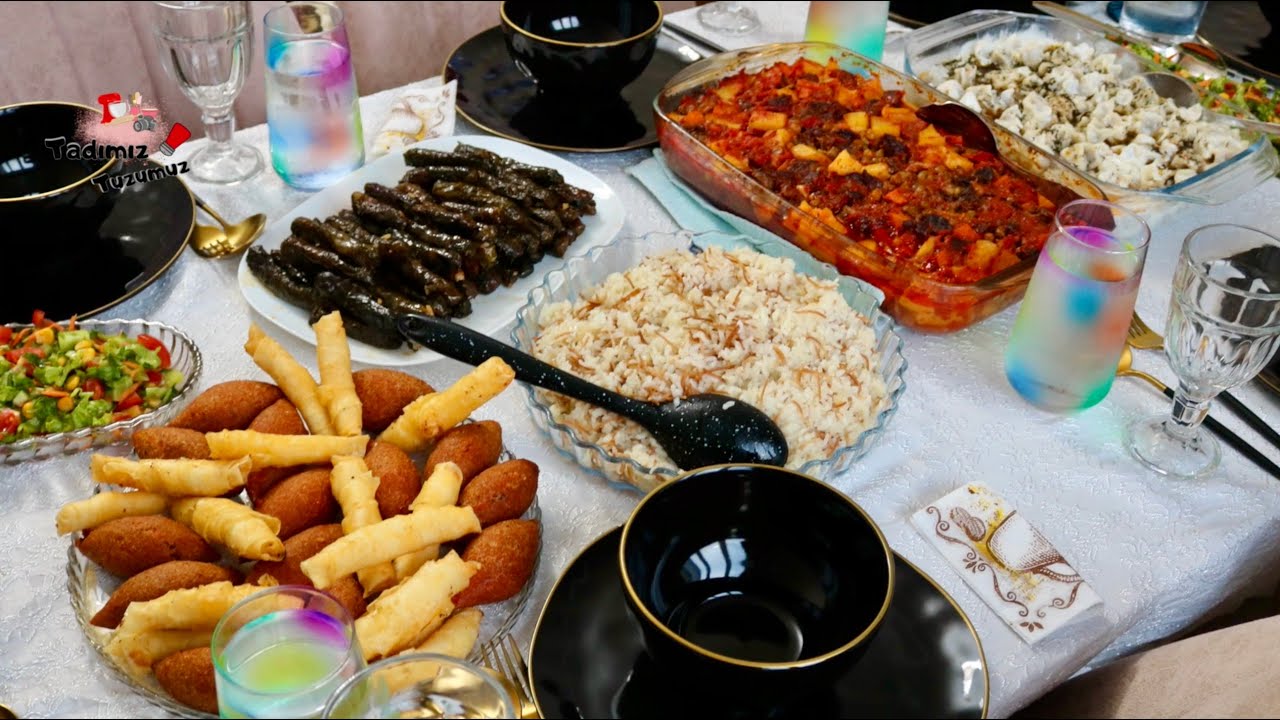 İFTAR DAVET MENÜM-ETLİ SEBZELİ FIRIN YEMEĞİ - MANTI- İÇLİ KÖFTE-SARMA-CENNET ÇORBASI-TRİLİÇE -