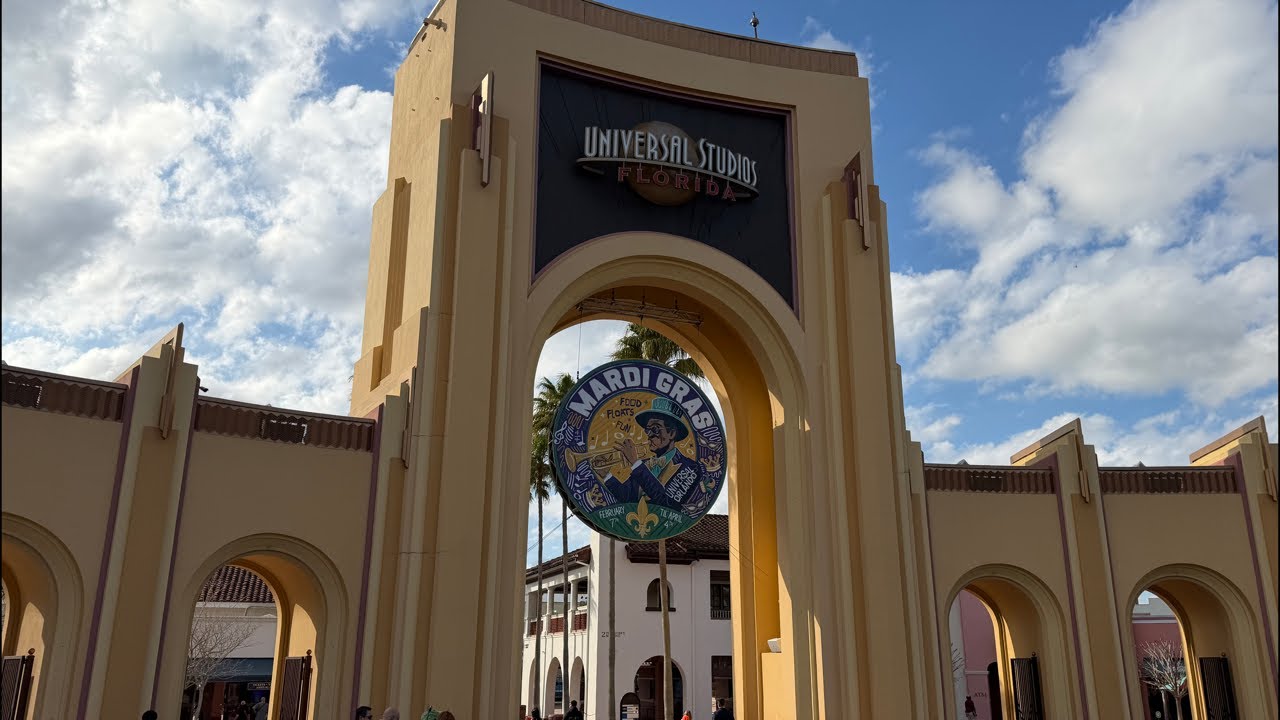 🔴 LIVE from Universal Studios Orlando for Sunday Night at Mardi Gras