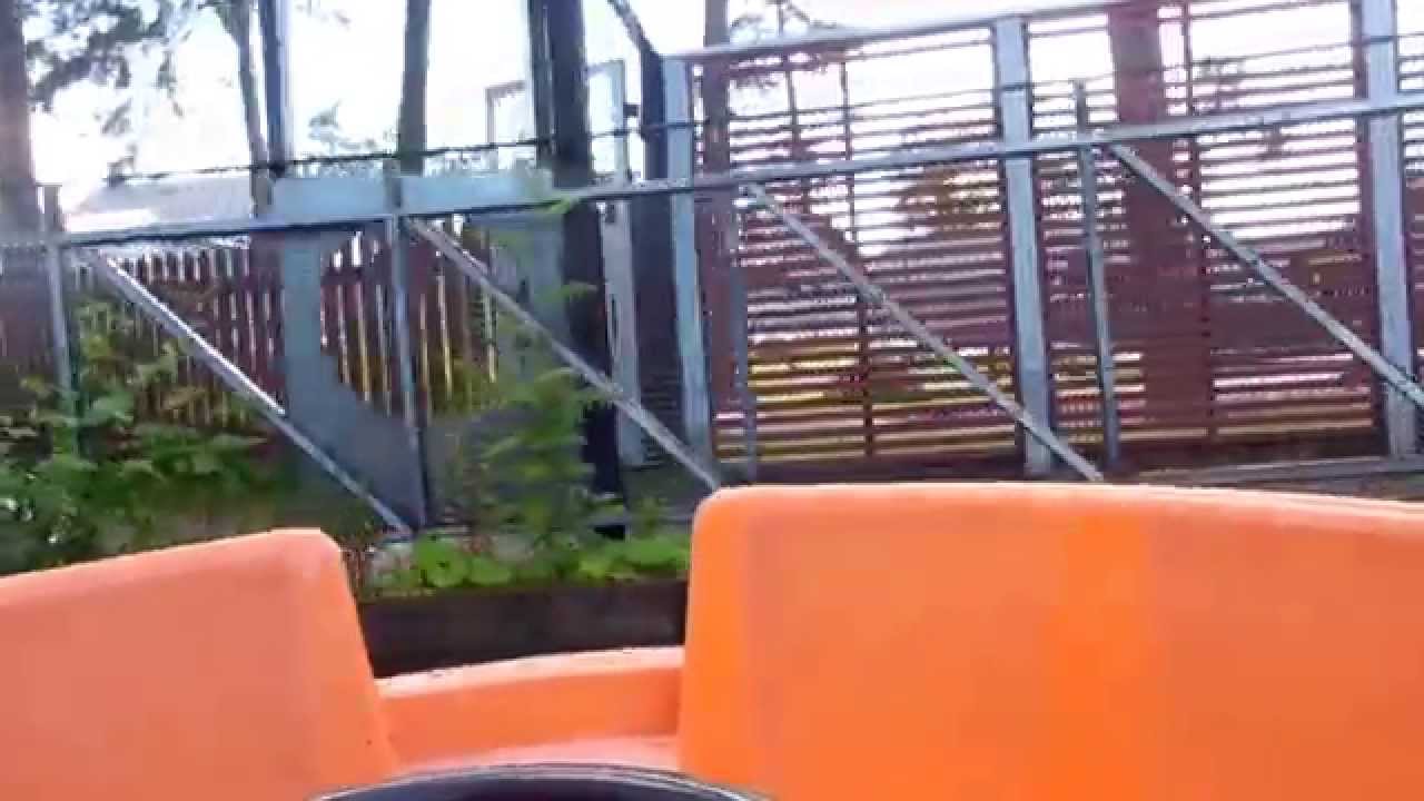 koskiseikkailun kyydiss&auml; s&auml;rk&auml;nniemess&auml;/koskiseikkailu onride