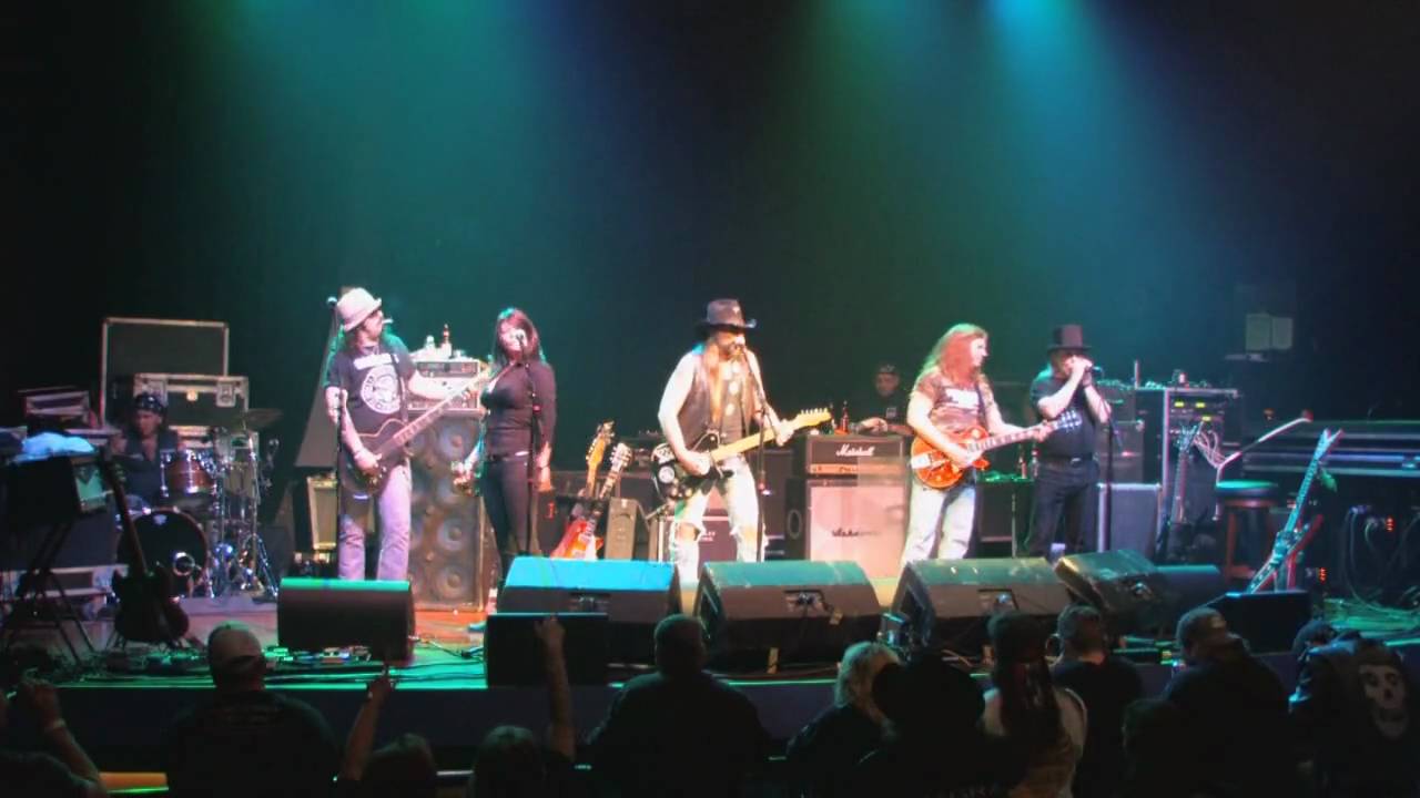 Damn Sure Works for Me- Dallas Moore Live at the Madison theater