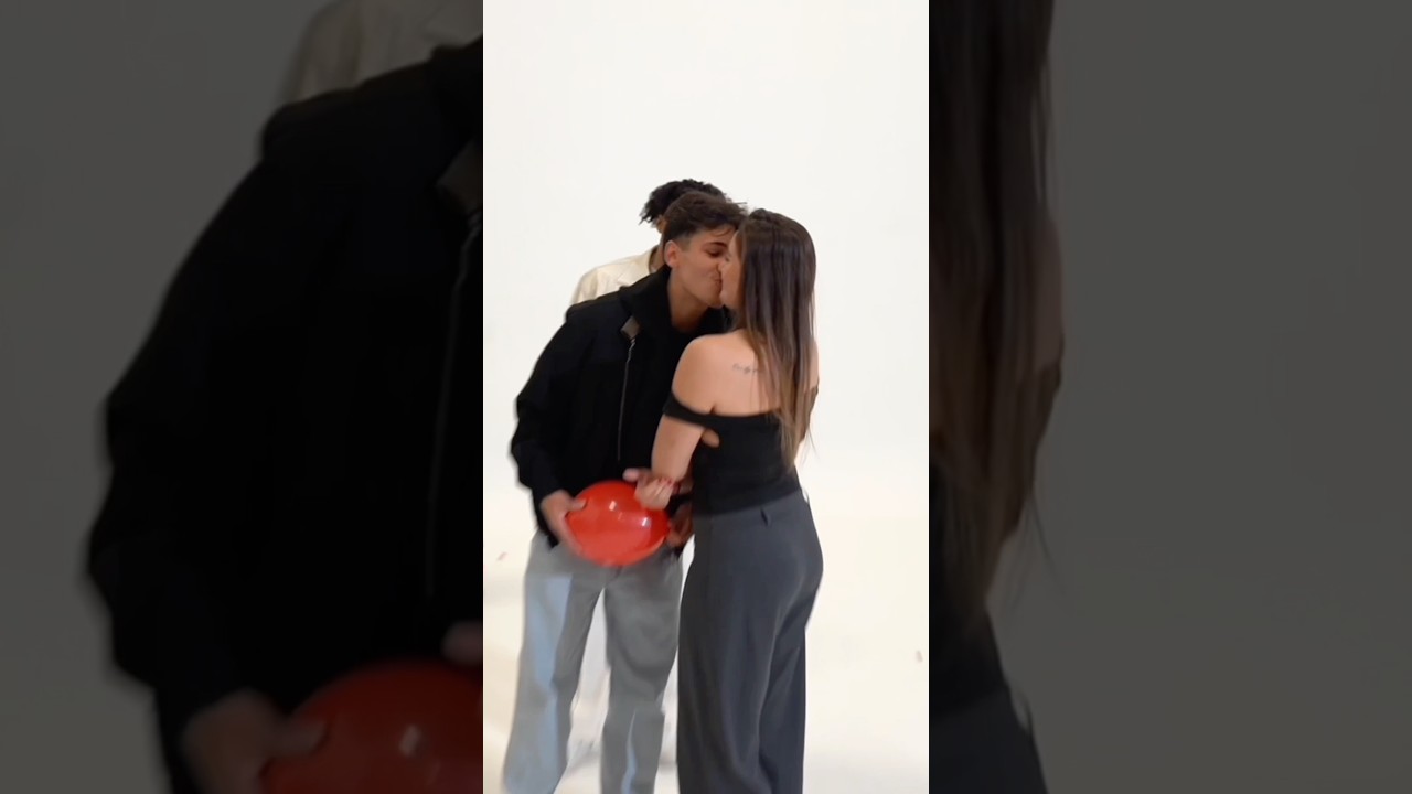 Zomaar kuss?? 😳 #poptheballoon #belgi&euml; #nederland #grappig