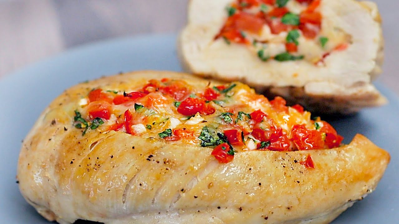 Фаршированная куриная грудка с овощами в духовке