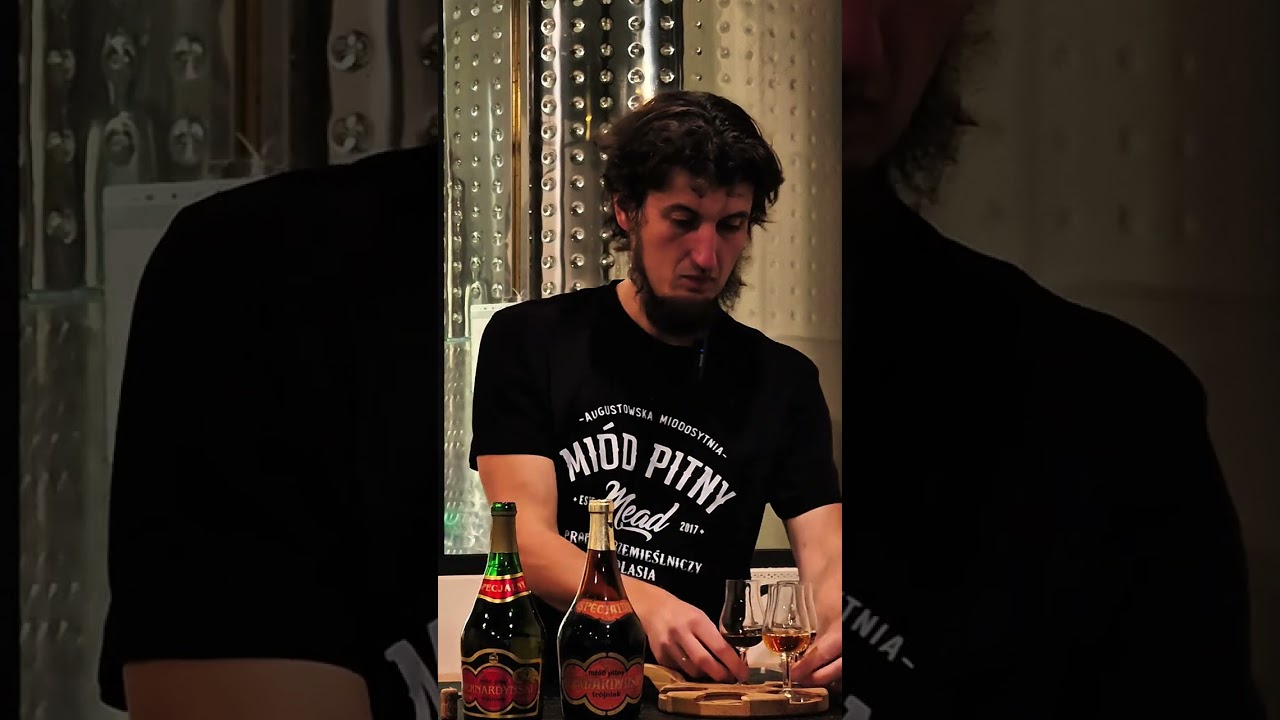 Degustacja miodu Bernardyńskiego z 1973 roku / Tasting of mead from 1973  Bernardyński