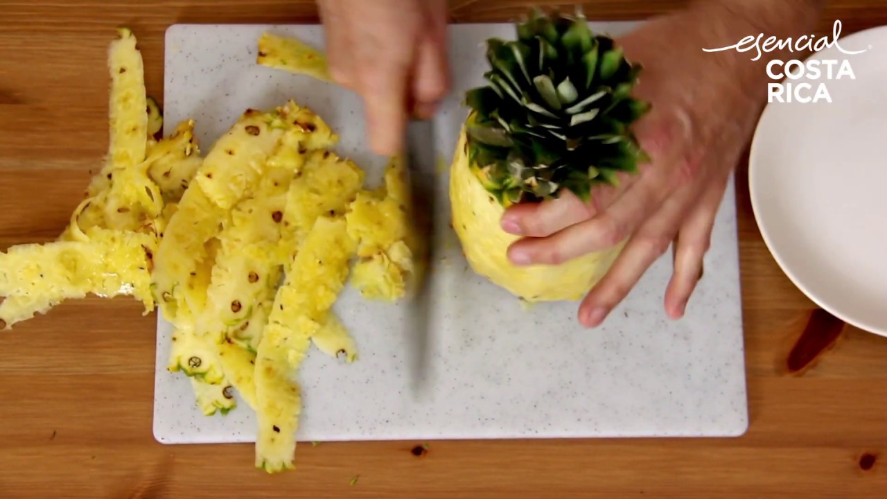 ¿Cómo preparar piña flameada de Costa Rica?