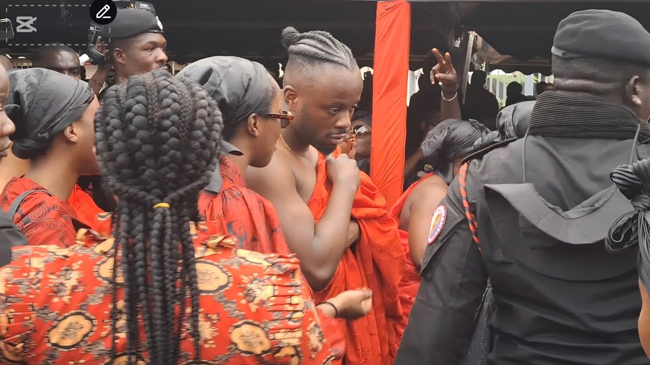 Daddy Lumba’s son, Kelvin, happily dancing the Adowa dance with Abusuapayin and Odo Broni