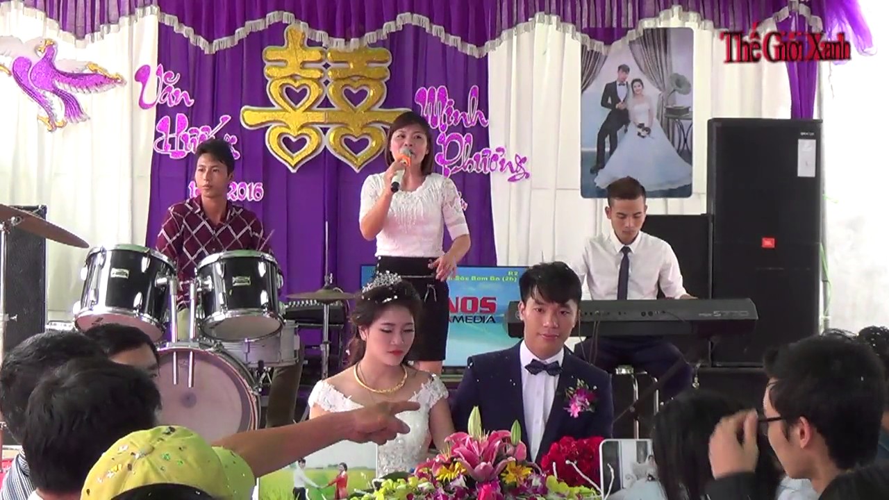 Lần đầu gặp nữ MC đám cưới hát hay đến thế