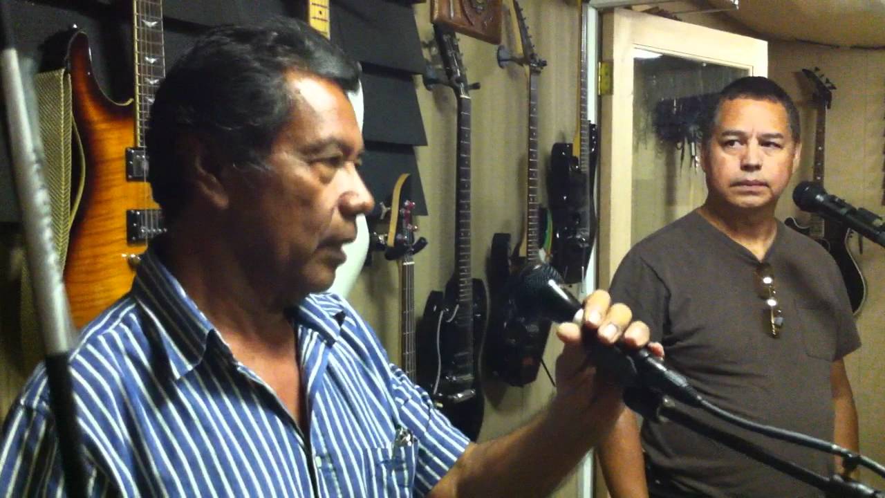 Tony Acosta - Amamos (afinando en ensayo)