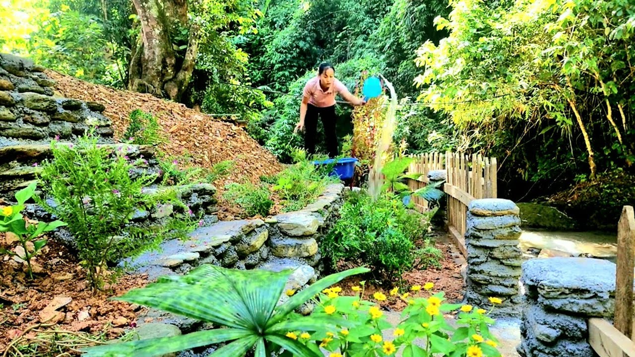 Building a farm, tending to the flower garden, daily life.