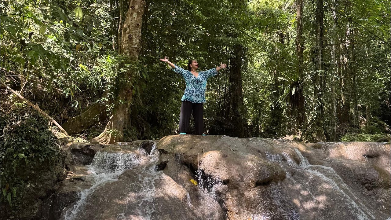 Air terjun Amahai Seram Maluku 