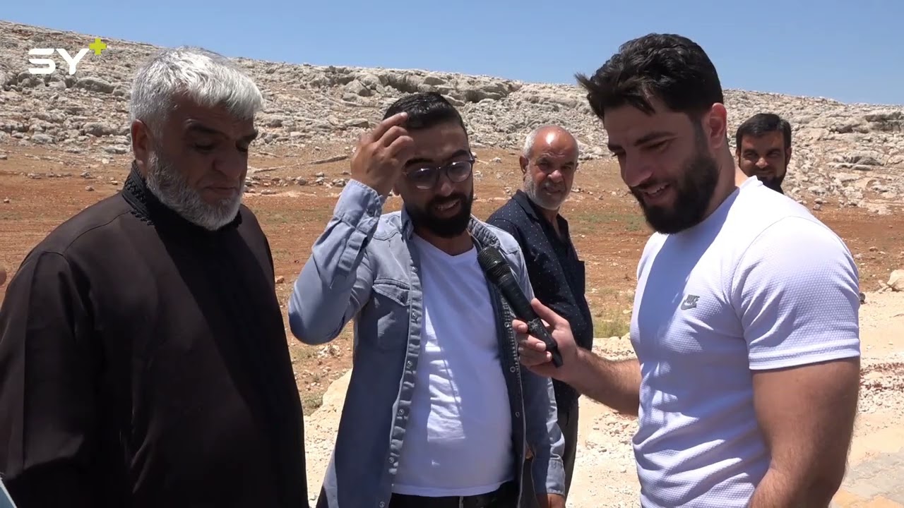 أبوه ضربه كف بعد 9 سنين فراق .. لقاء حار لعائله مهجرة مع ولدها بعد 9 سنوات غياب في اللجوء الأوربي