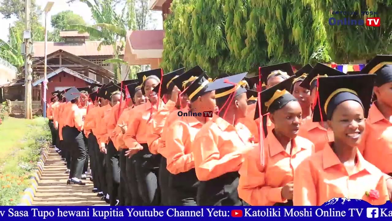 #UTAPENDA SHANGWE ZA #WAHITIMU WA KIDATO CHA 6 SHULE YA ST  MARIA GORET WAKIINGIA UKUMBINI
