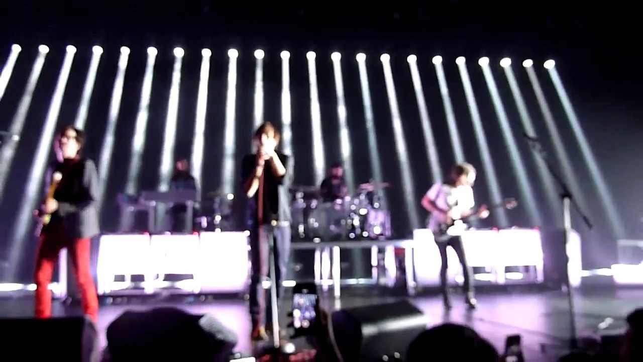 Phoenix If I Ever Feel Better / Funky Squaredance - Live in Singapore 2014