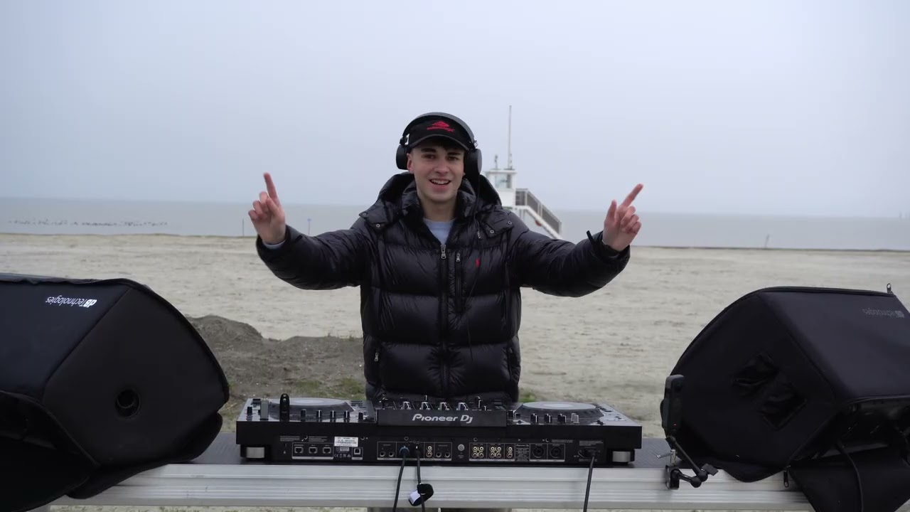 WINTER BEACH HOUSE SET | ONLY BANGER BY PIET