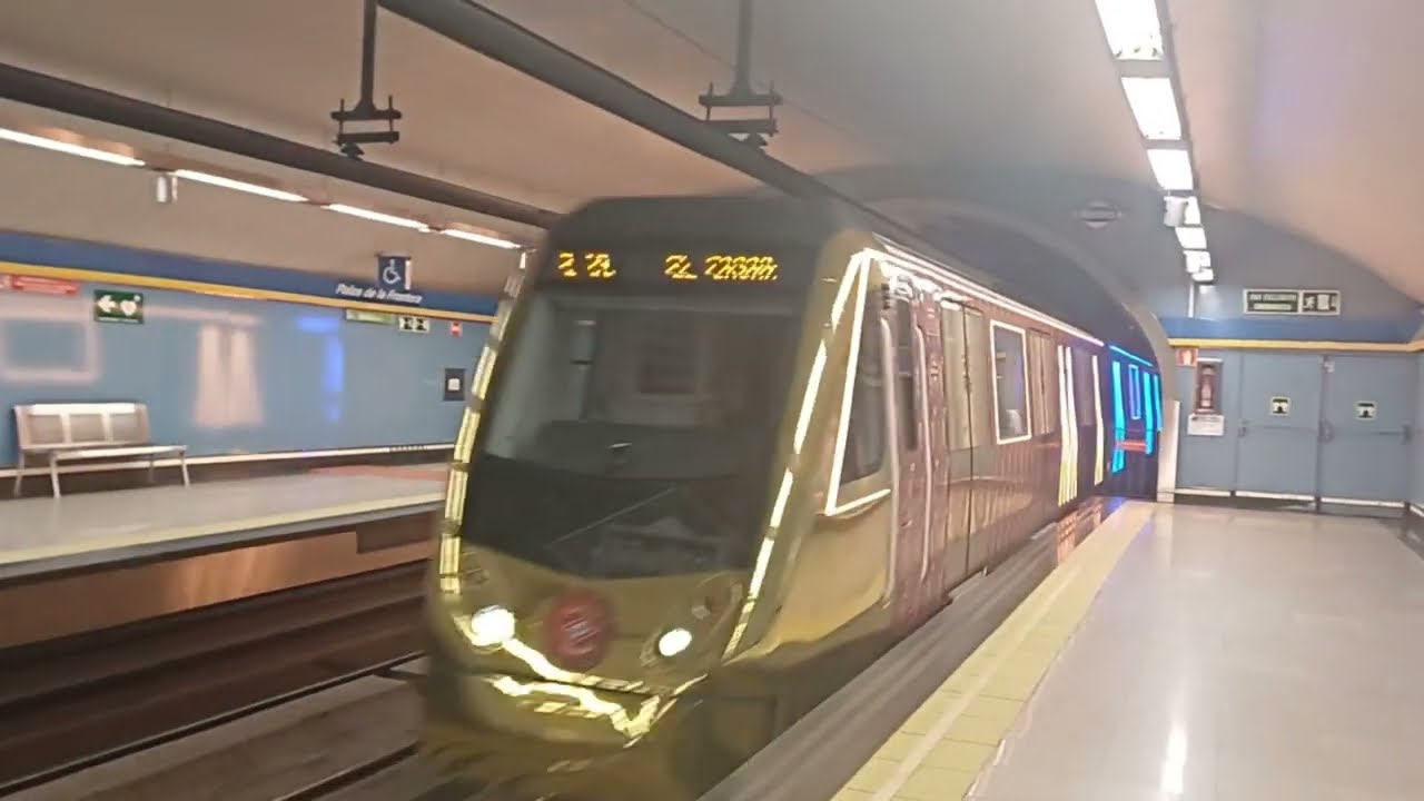 ¡Feliz Navidad! Metro Madrid 3000 con decoración Navidad 2025 entre Palos de la Frontera y Delicias