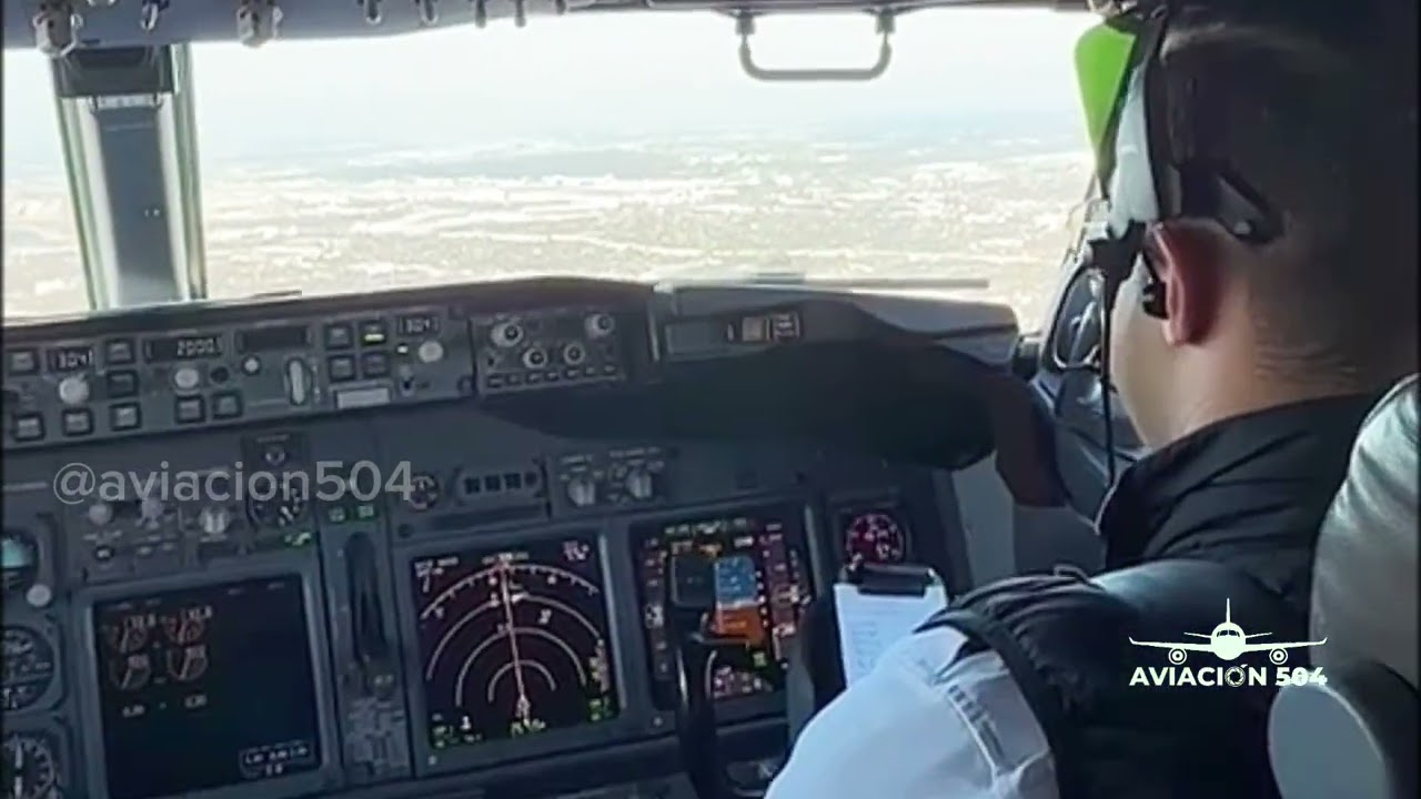 El piloto Hondureño Denilson Del Cid aterrizando un Boeing 738 en el Aeropuerto de Miami ✈️