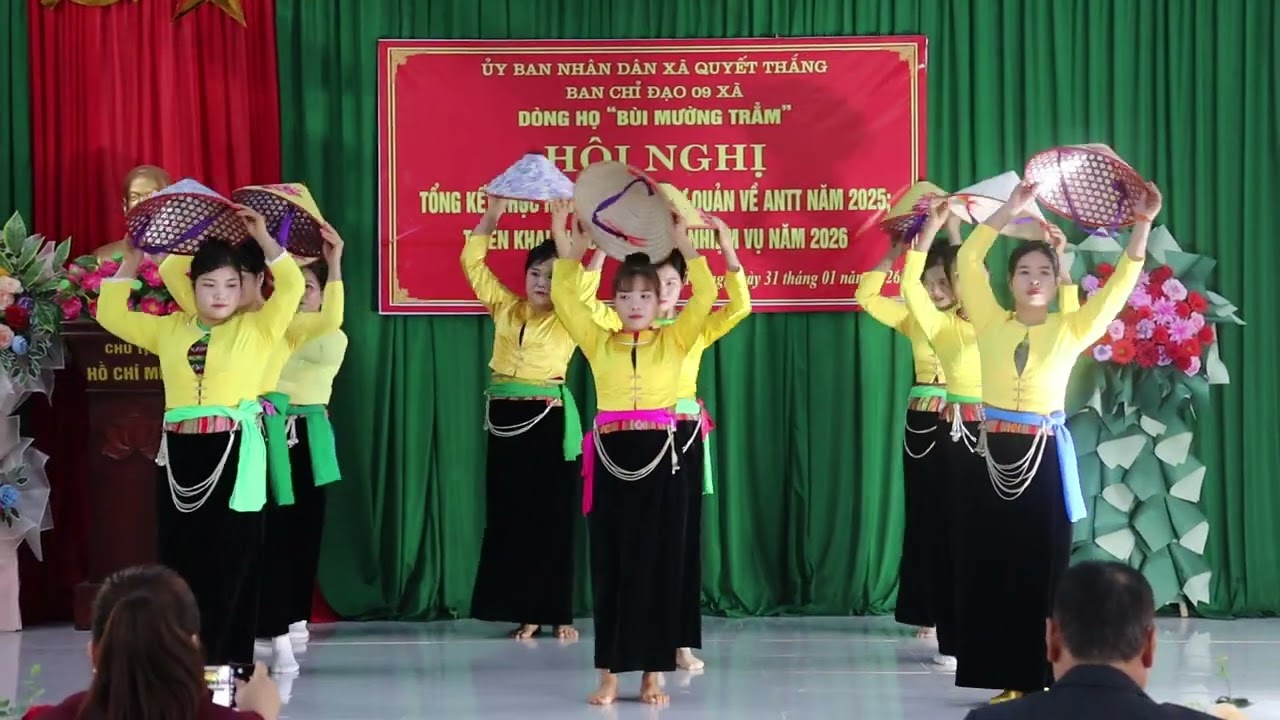 Múa quê hương - Đội múa họ Bùi Mường Trẳm