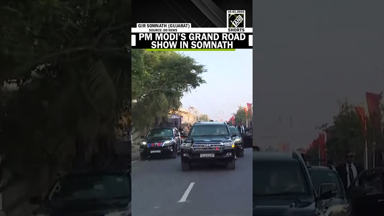 PM Narendra Modi arrives at Somnath, huge crowd welcomes his grand road show