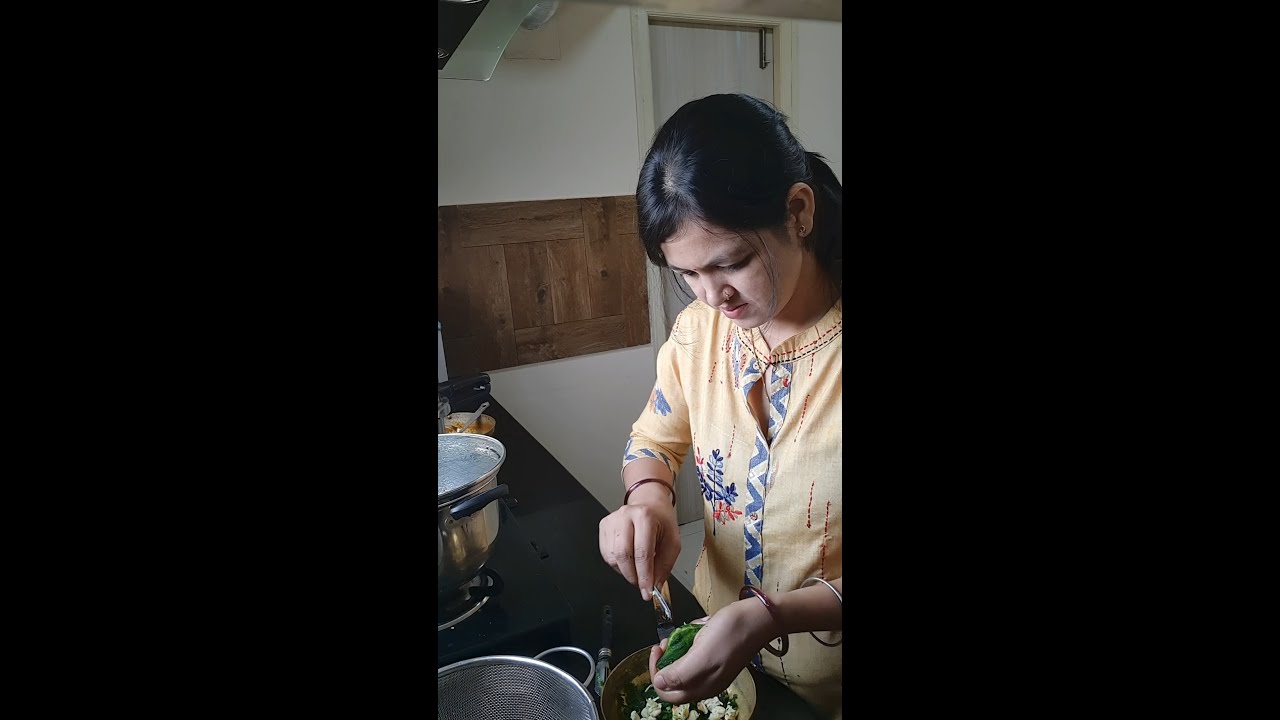 रोज-रोज नया क्या बनाऊं लंच बॉक्स के लिए बहोत झंझट लगता है?? Palak Moong Dal & Bharwa karela