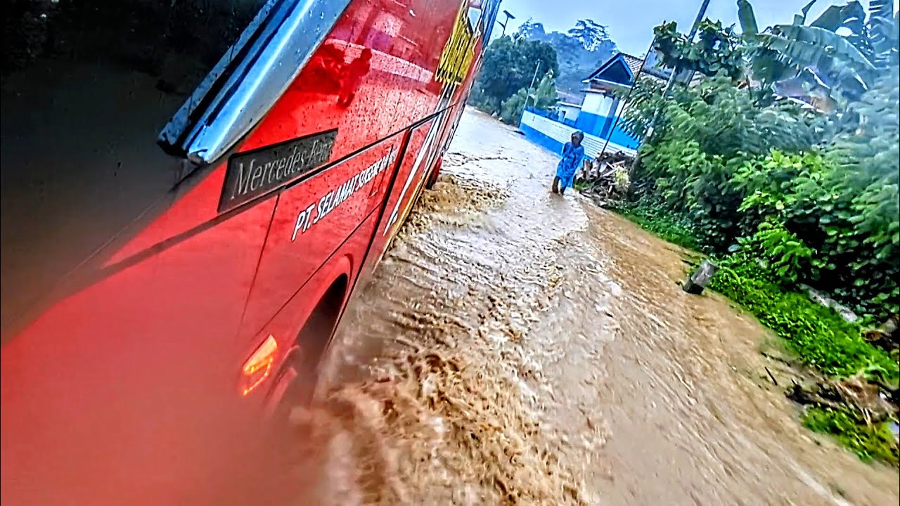 BANJIR DI LUMBIR, PERJALANAN TETAP AMAN! SUGENG RAHAYU 7025 BISA DIANDALKAN