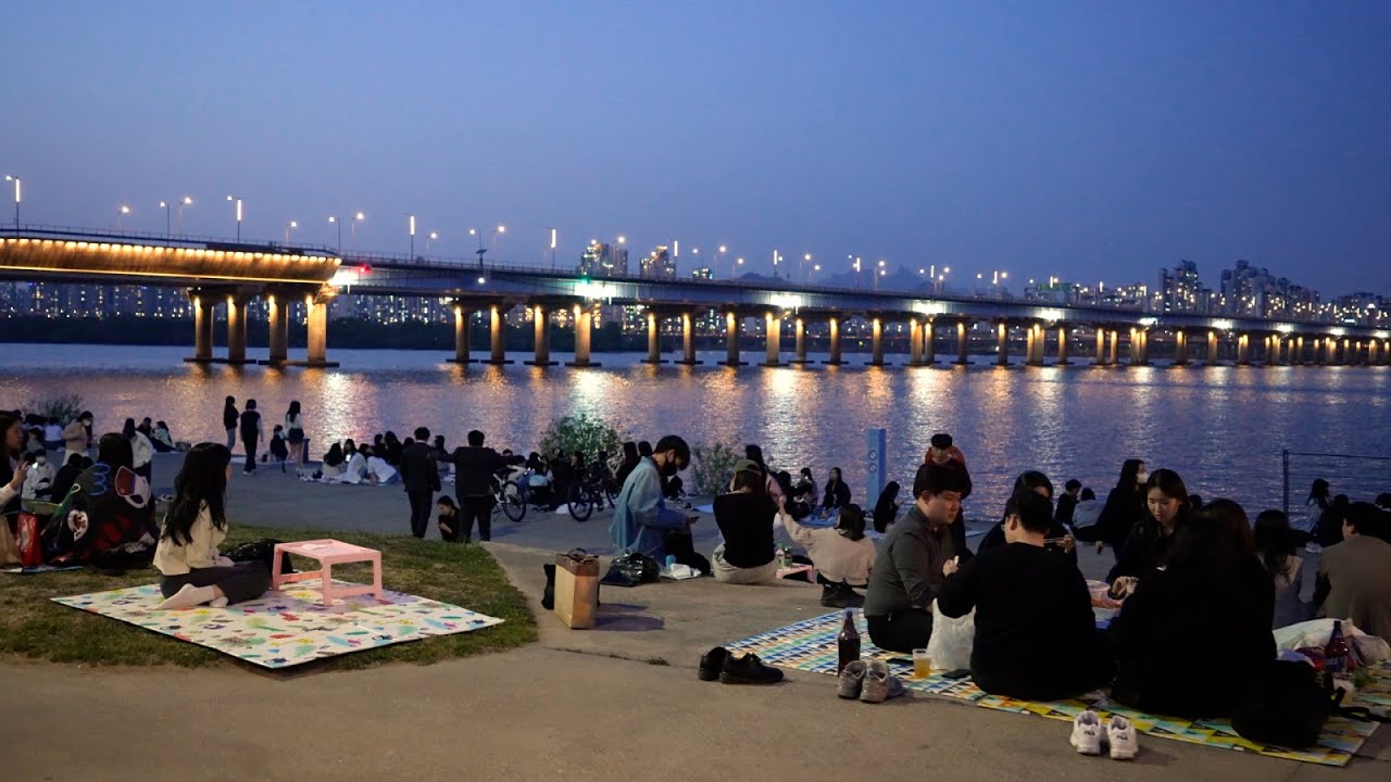 [4K] 치열한 돗자리 웨이팅! 여의도 한강공원의 밤은 깊어가요! 한강공원 야경 워킹투어