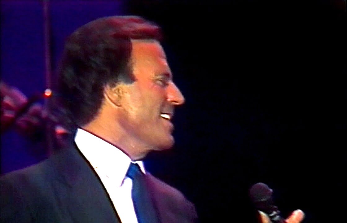 Julio Iglesias - Bambou Medley (Live-1989-sound enhancement)
