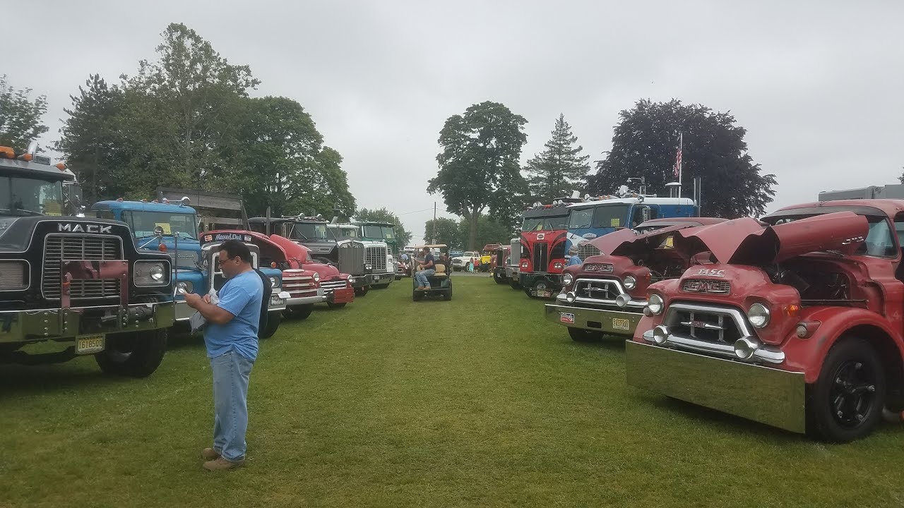 Classic Semi Trucks Leaving the 2017 ATCA Truck Show - Macungie, PA