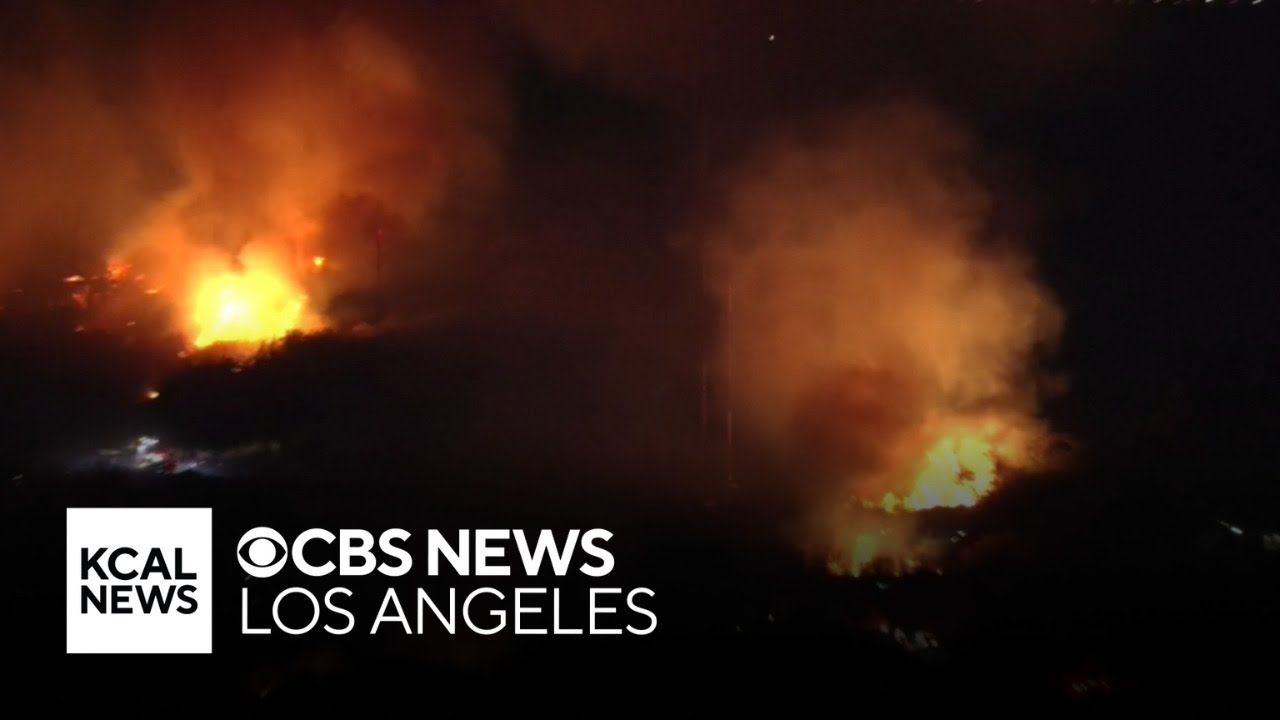 Auto Fire breaks out in Ventura, fueled by strong winds