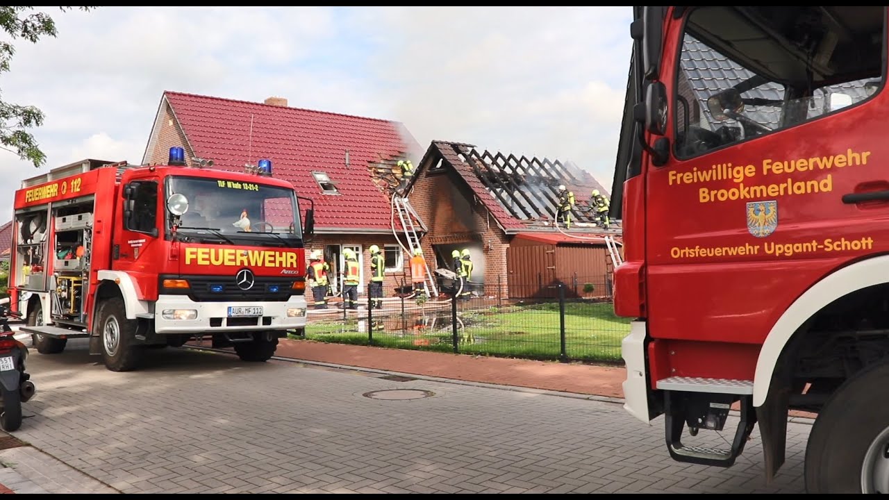 GARAGE BRANNTE IN VOLLBRAND - FEUERWEHR VERHINDERT ÜBERGREIFEN AUF DAS WOHNGEBÄUDE